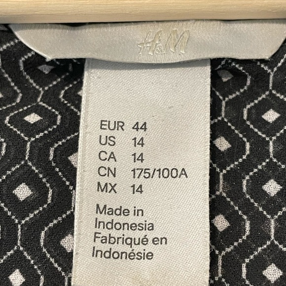 H&M - Size 14 Rayon dress in classic pattern and flattering cut. - Picture 4 of 7